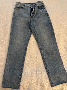 Express Classic Straight-Leg Mom Jeans in Light Wash Denim